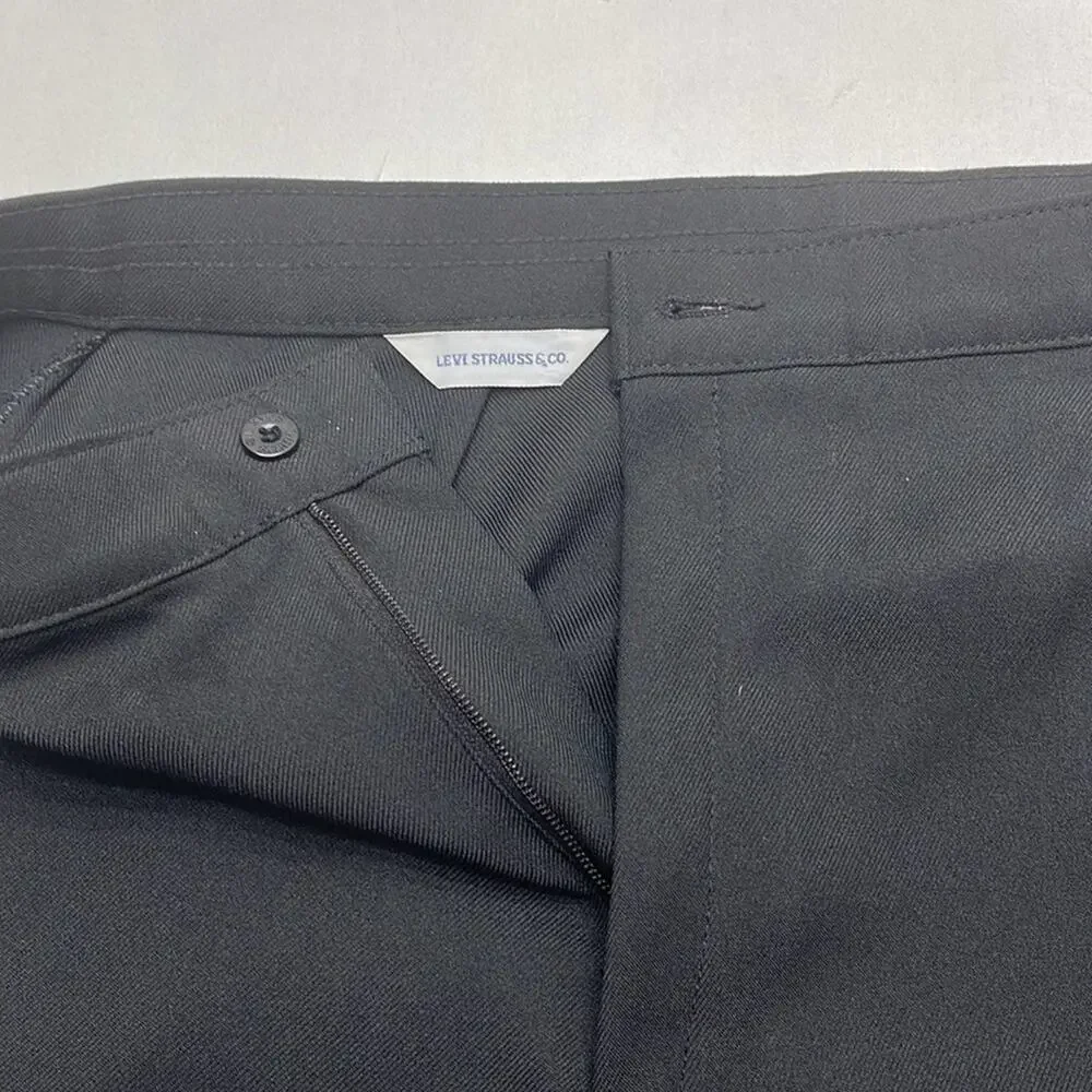 LEVI’s Men’s 36 x 32 Black Lightweight Woven Textured Pant